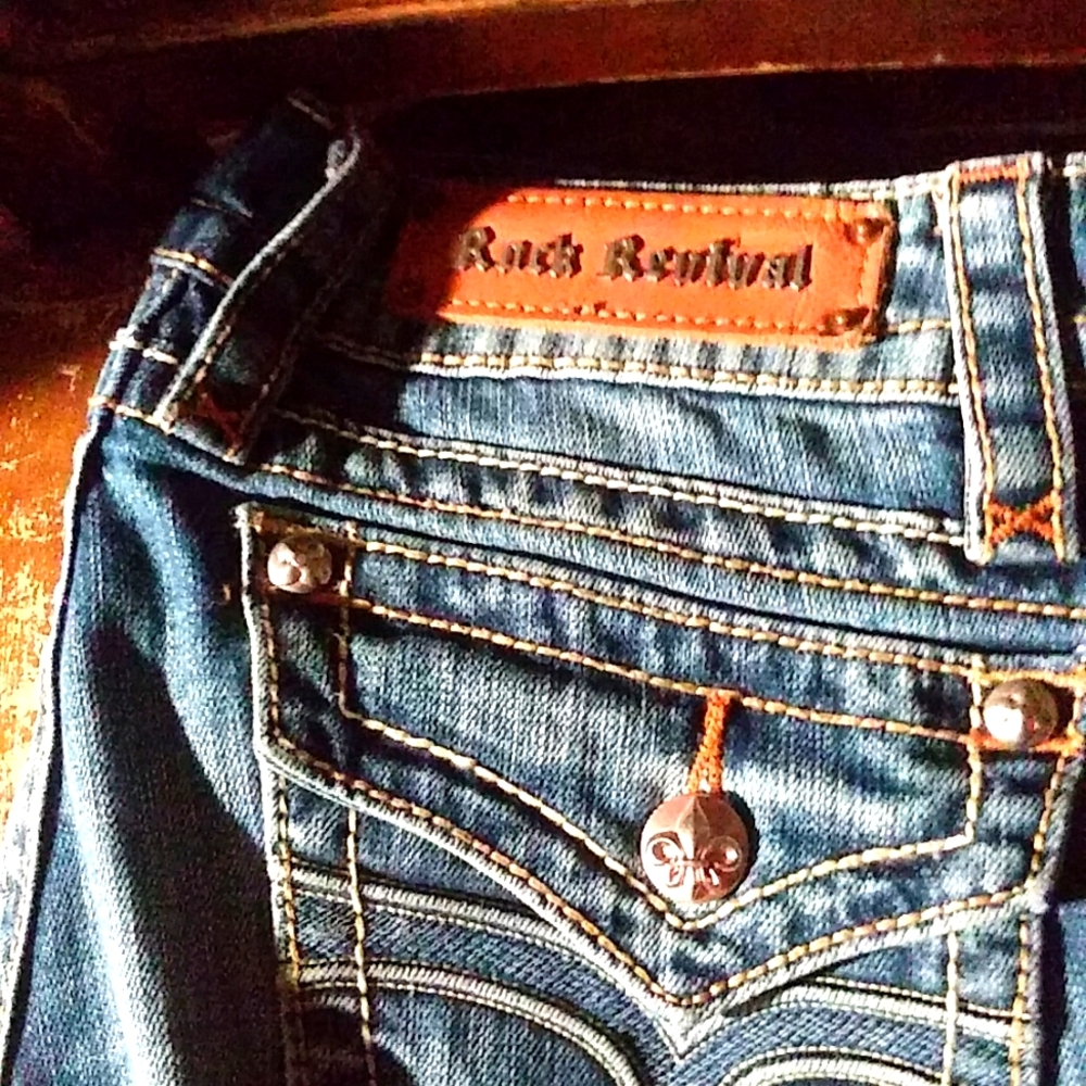 ROCK. REVIVAL JEANS. 29. TRUE REGION 28